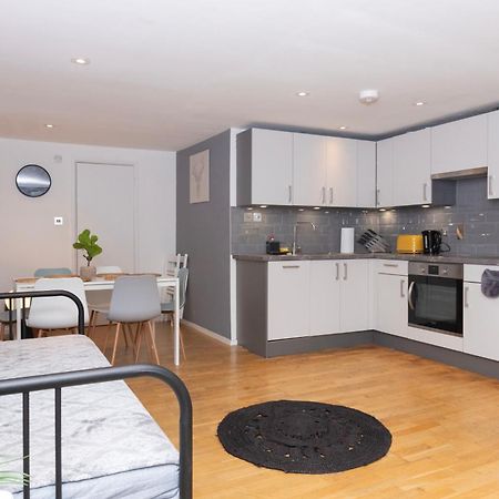 Cosy Ground Floor Apartment Лондон Екстериор снимка