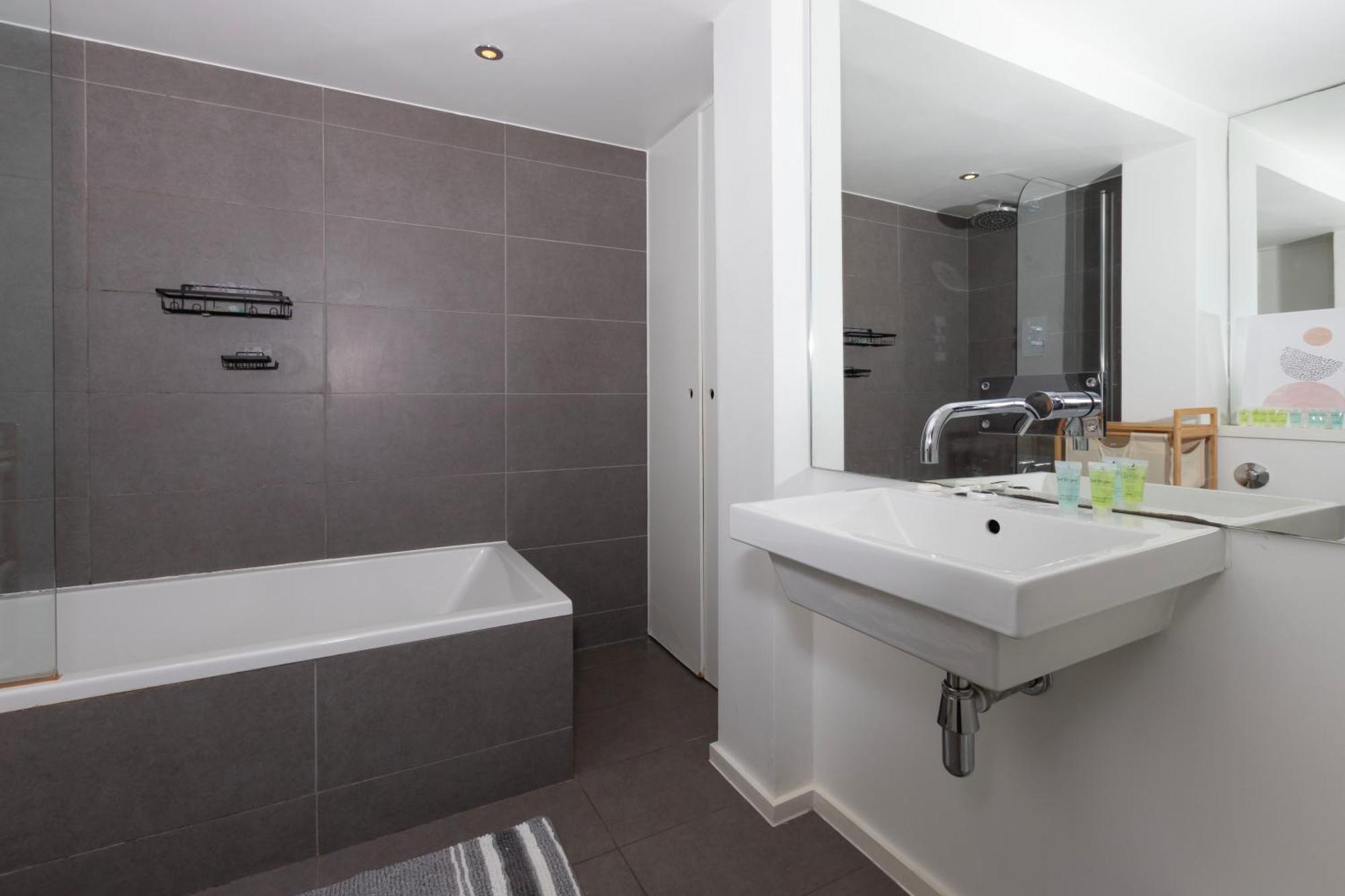 Cosy Ground Floor Apartment Лондон Екстериор снимка