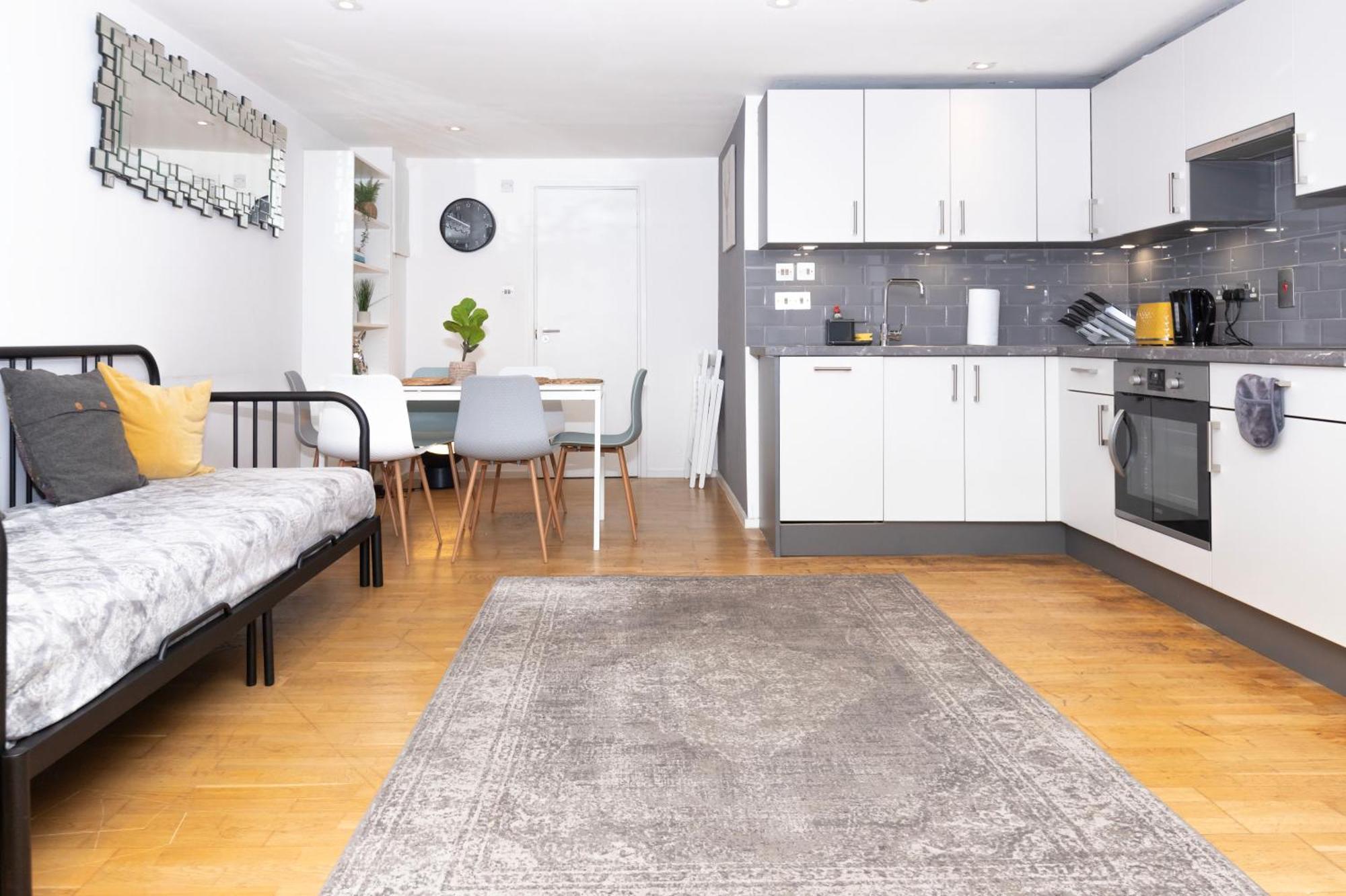 Cosy Ground Floor Apartment Лондон Екстериор снимка