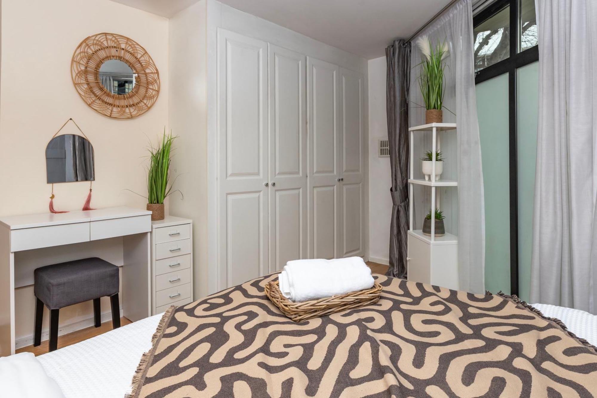 Cosy Ground Floor Apartment Лондон Екстериор снимка