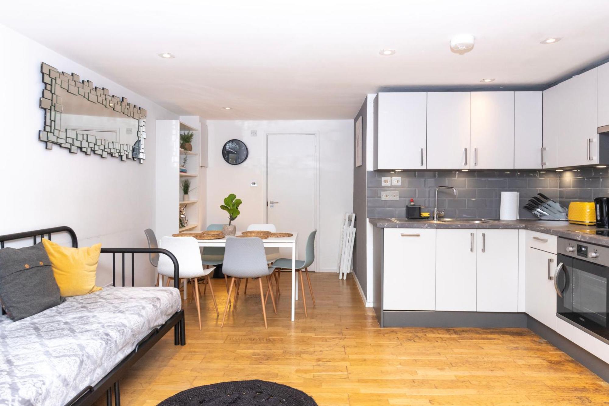 Cosy Ground Floor Apartment Лондон Екстериор снимка