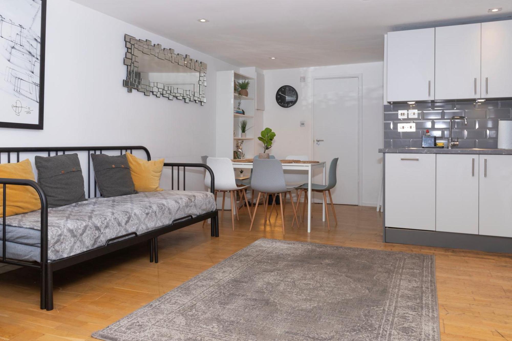 Cosy Ground Floor Apartment Лондон Екстериор снимка