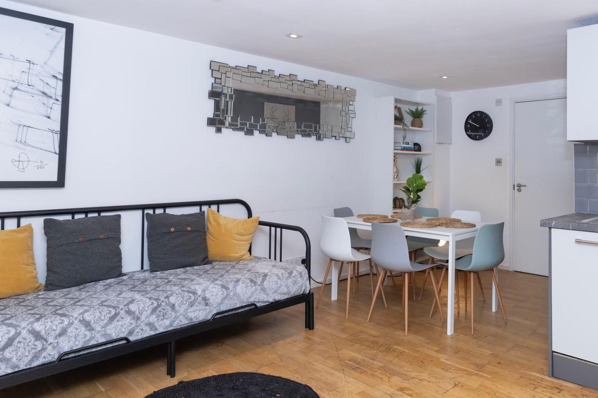 Cosy Ground Floor Apartment Лондон Екстериор снимка